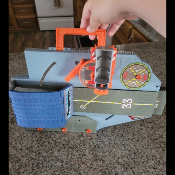 Hot Wheels Travel Airport - Picture 3 of 3